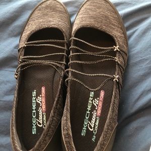 Skechers slip on shoes